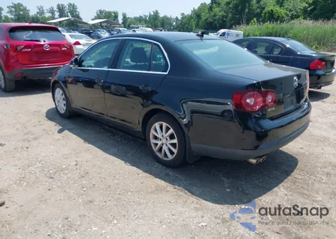 2010 Volkswagen Jetta Se z USA, uszkodzony, nr VIN 3VWRZ7AJ9AM042787